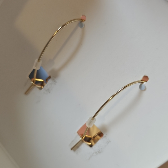 🌸 Betsey Johnson Flower Dangle Earrings Gold-Tone Enamel w/ Stones 🌸 - Picture 3 of 9